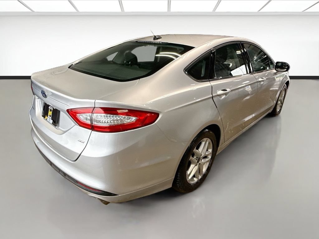 Used 2016 Ford Fusion SE FWD image 4