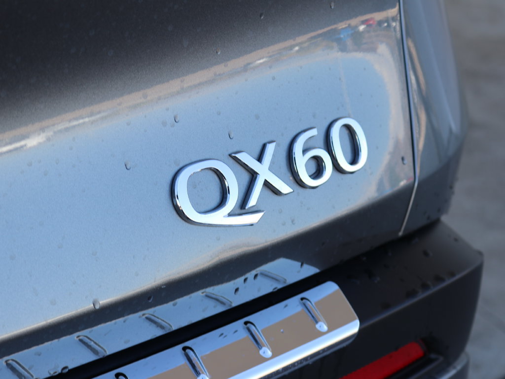 Used 2023 INFINITI QX60 Luxe w/ Performance Audio Package AWD/4WD image 39