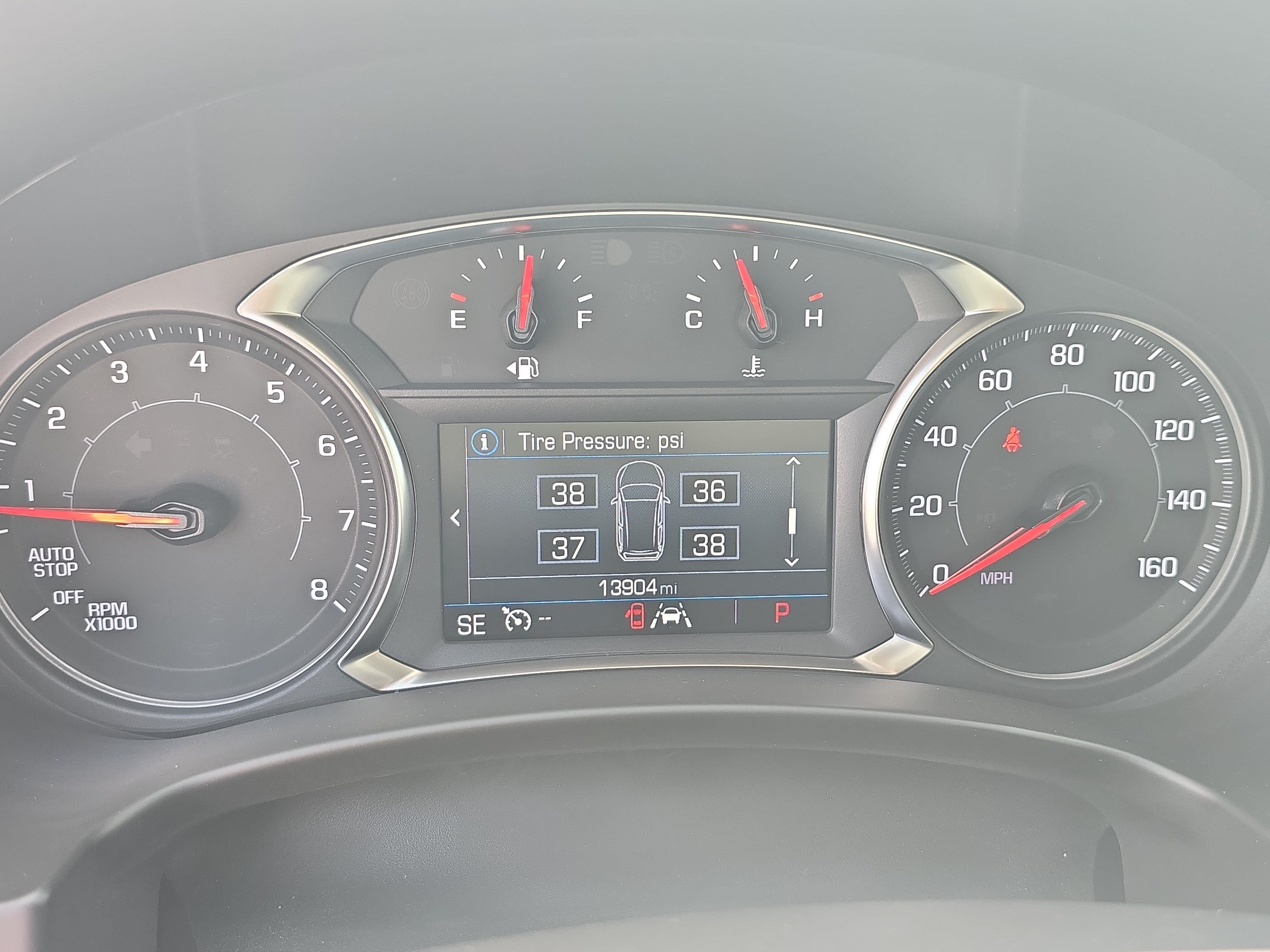 Used 2024 GMC Terrain SLE w/ Driver Convenience Package FWD image 18