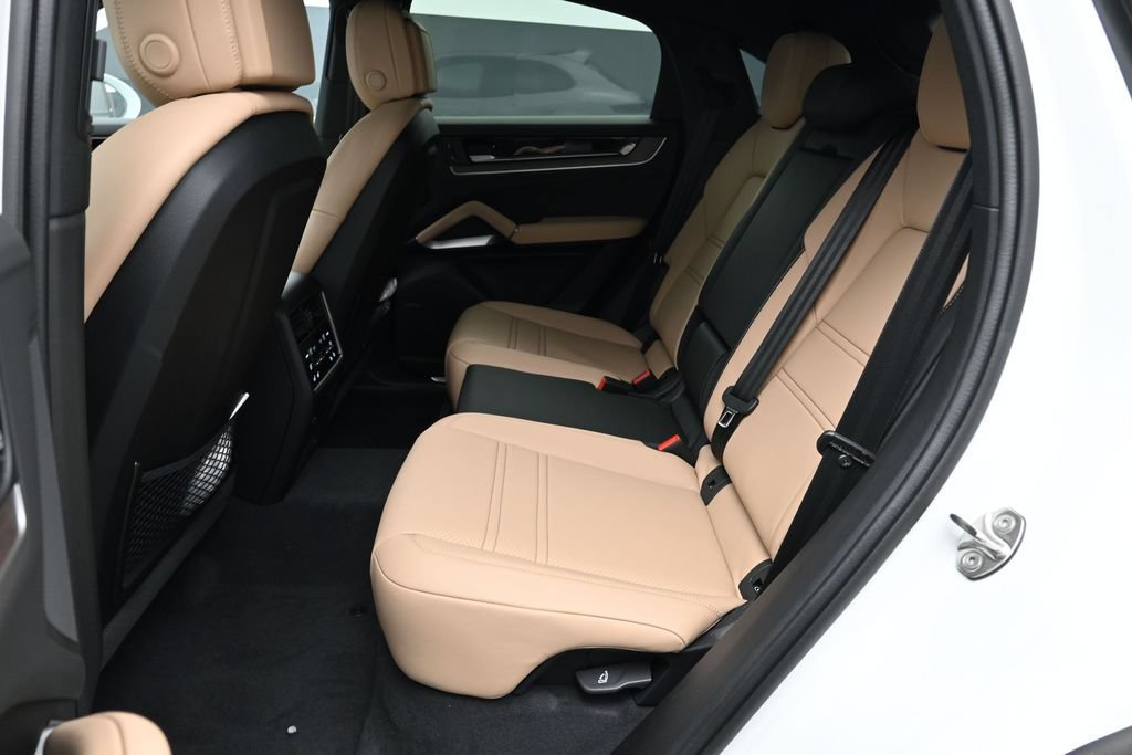 New 2026 Porsche Cayenne E-Hybrid Coupe AWD/4WD image 17
