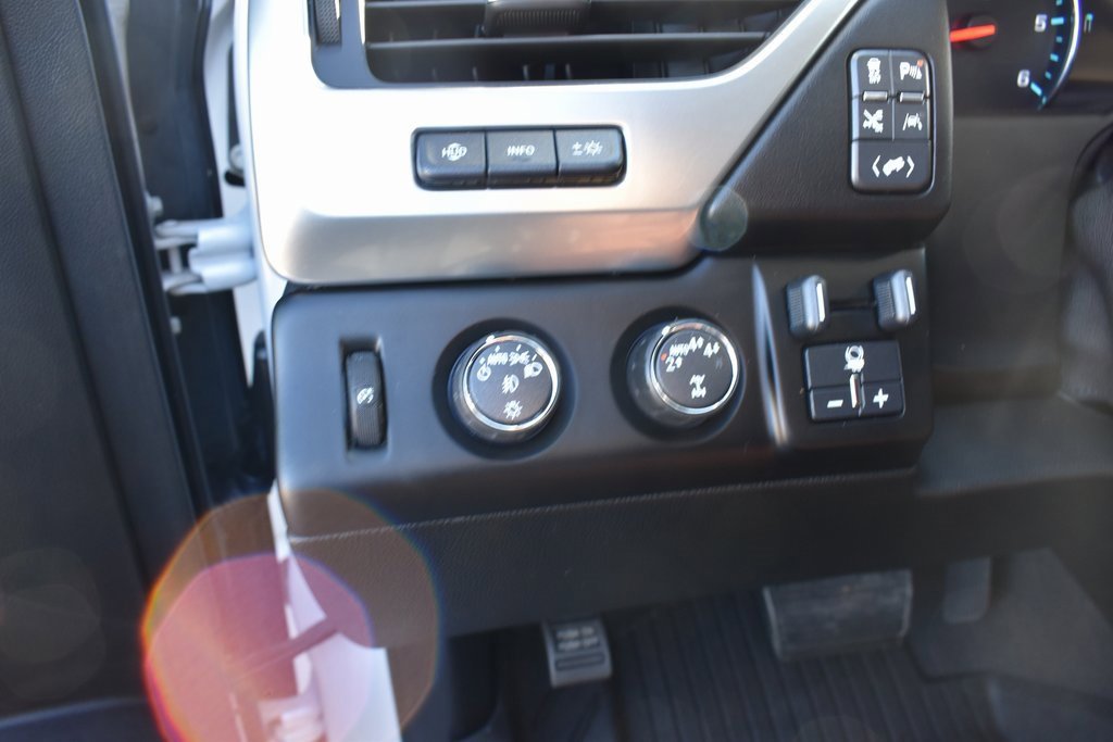 Used 2020 Chevrolet Suburban Premier w/ Premier Plus Edition image 17