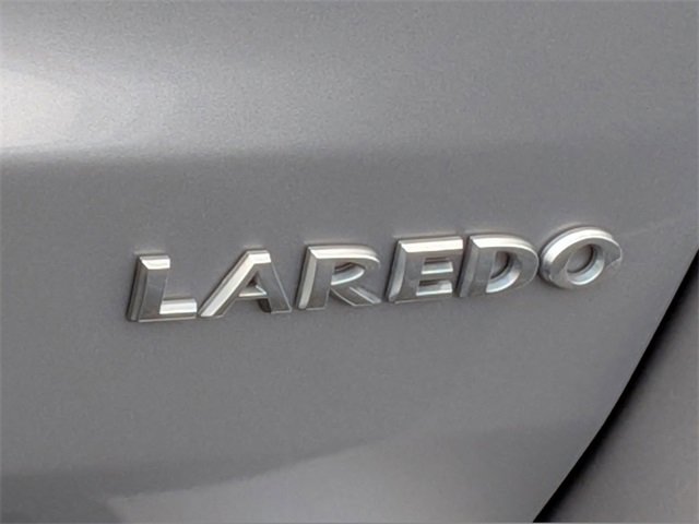 Used 2019 Jeep Grand Cherokee Laredo image 12