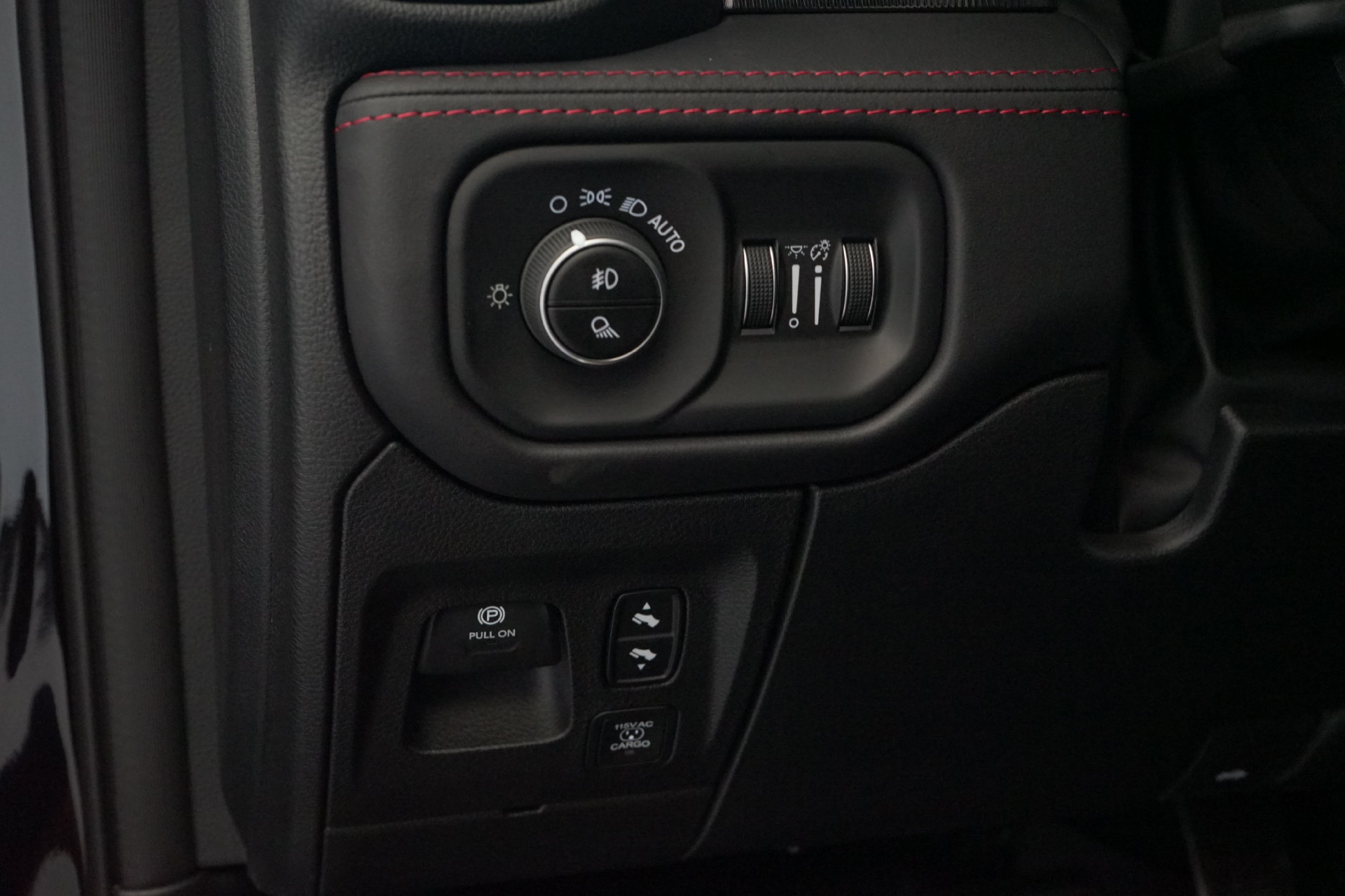 Used 2027 RAM 1500 4x4 Crew Cab image 27