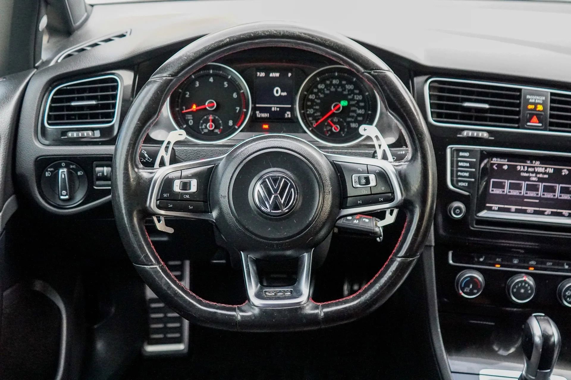 Used 2015 Volkswagen Golf 4-Door image 40