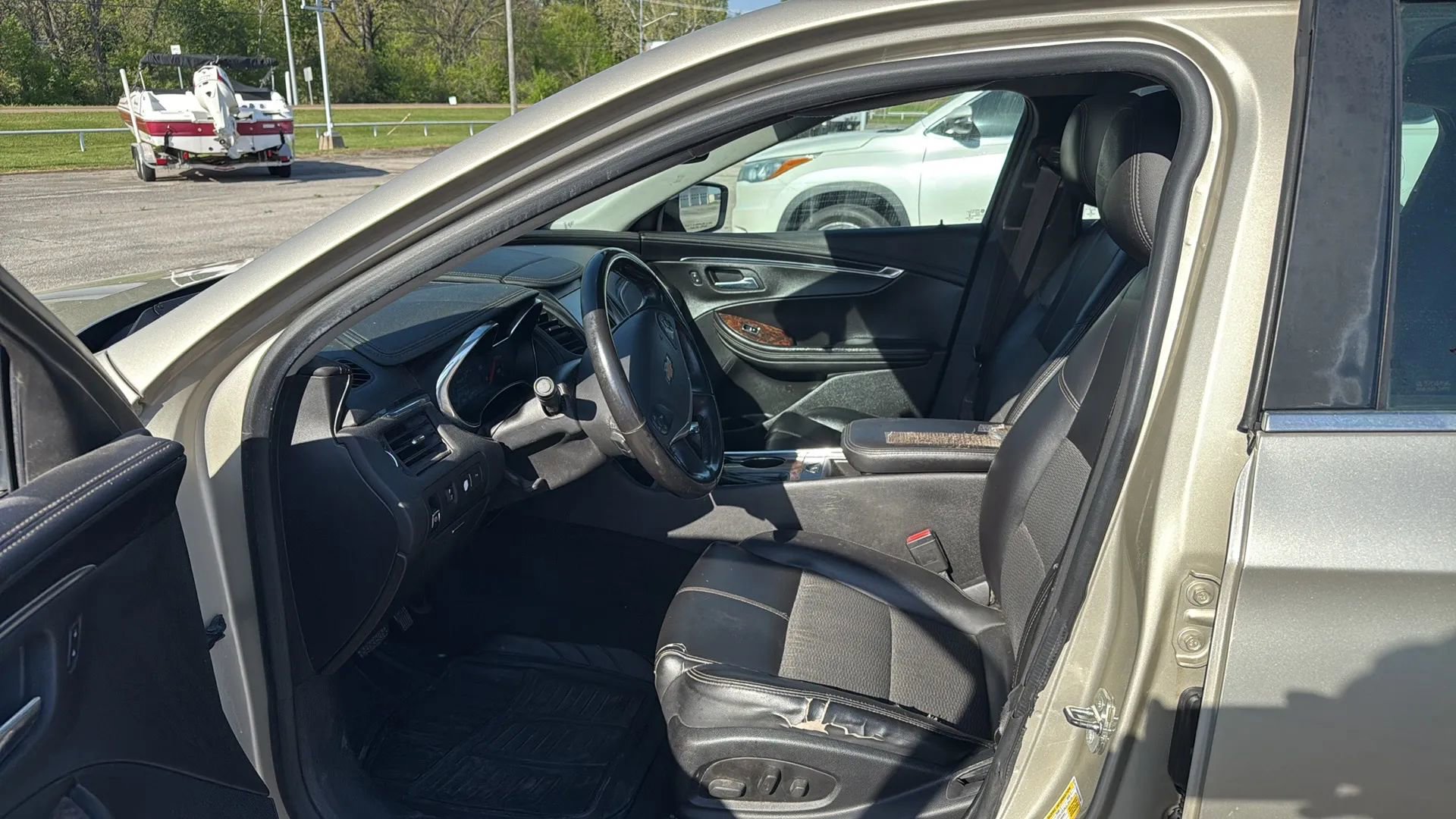 Used 2014 Chevrolet Impala LT w/ Convenience Package image 11