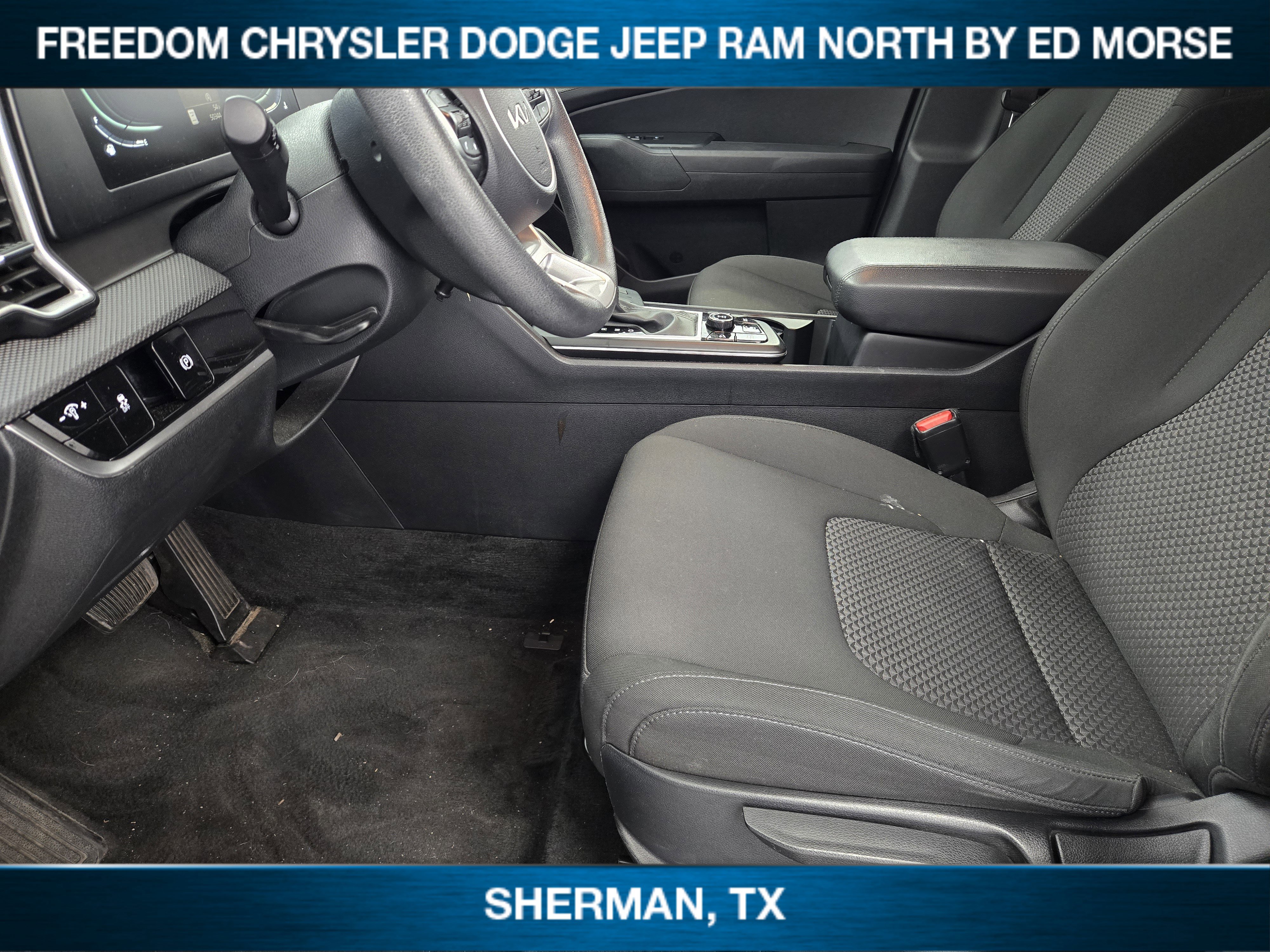 Used 2024 Kia Sportage LX image 8