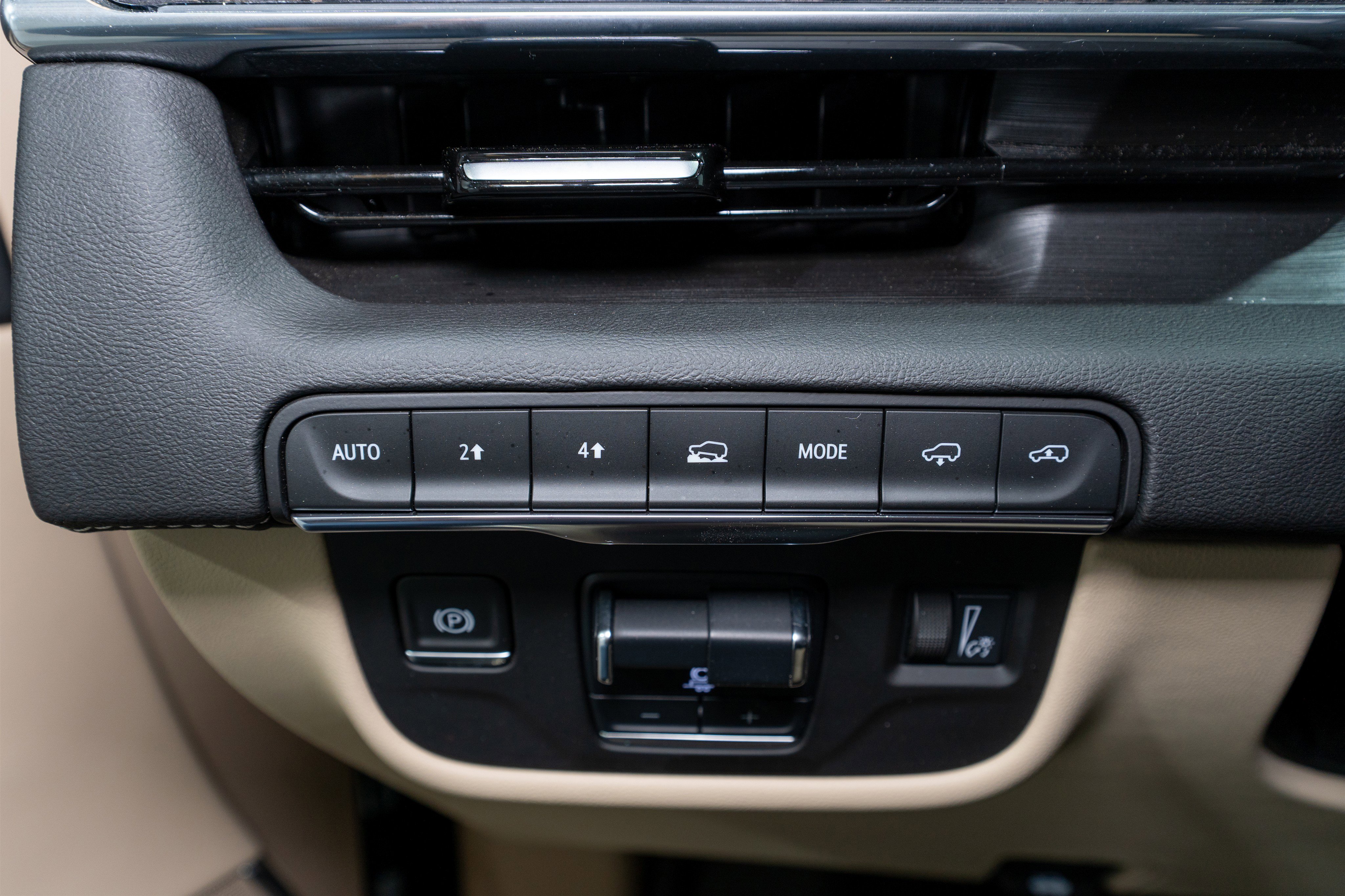 Used 2021 Cadillac Escalade Premium Luxury w/ Driver Assist Tech Package image 36