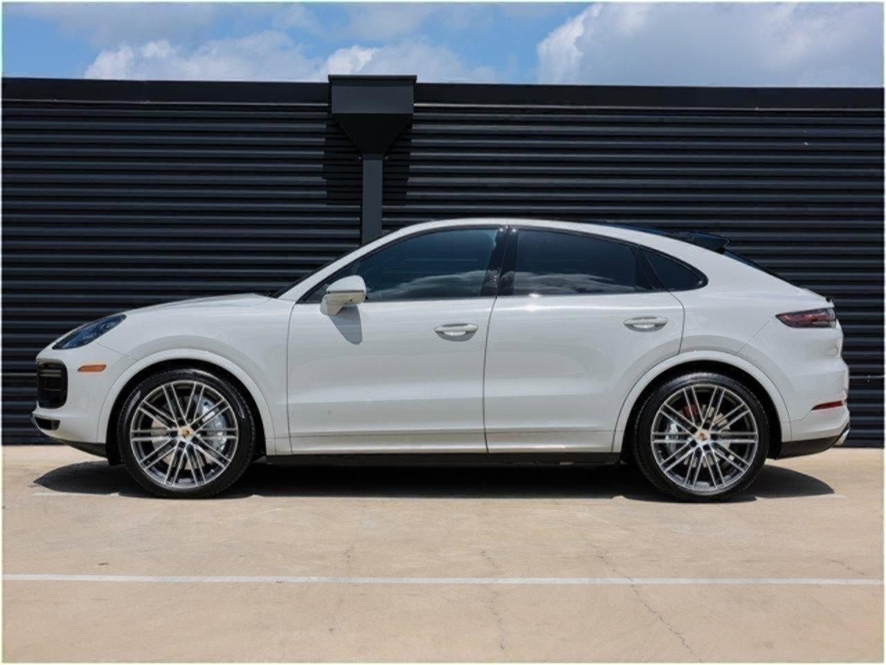 Certified 2022 Porsche Cayenne Turbo image 2