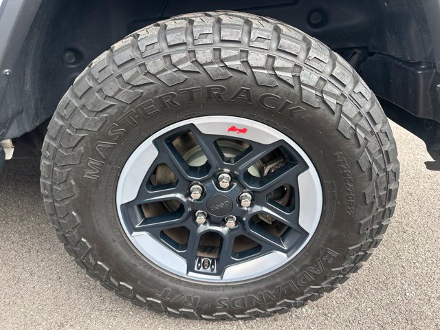 Used 2018 Jeep Wrangler Unlimited Sahara w/ Cold Weather Group AWD/4WD image 34