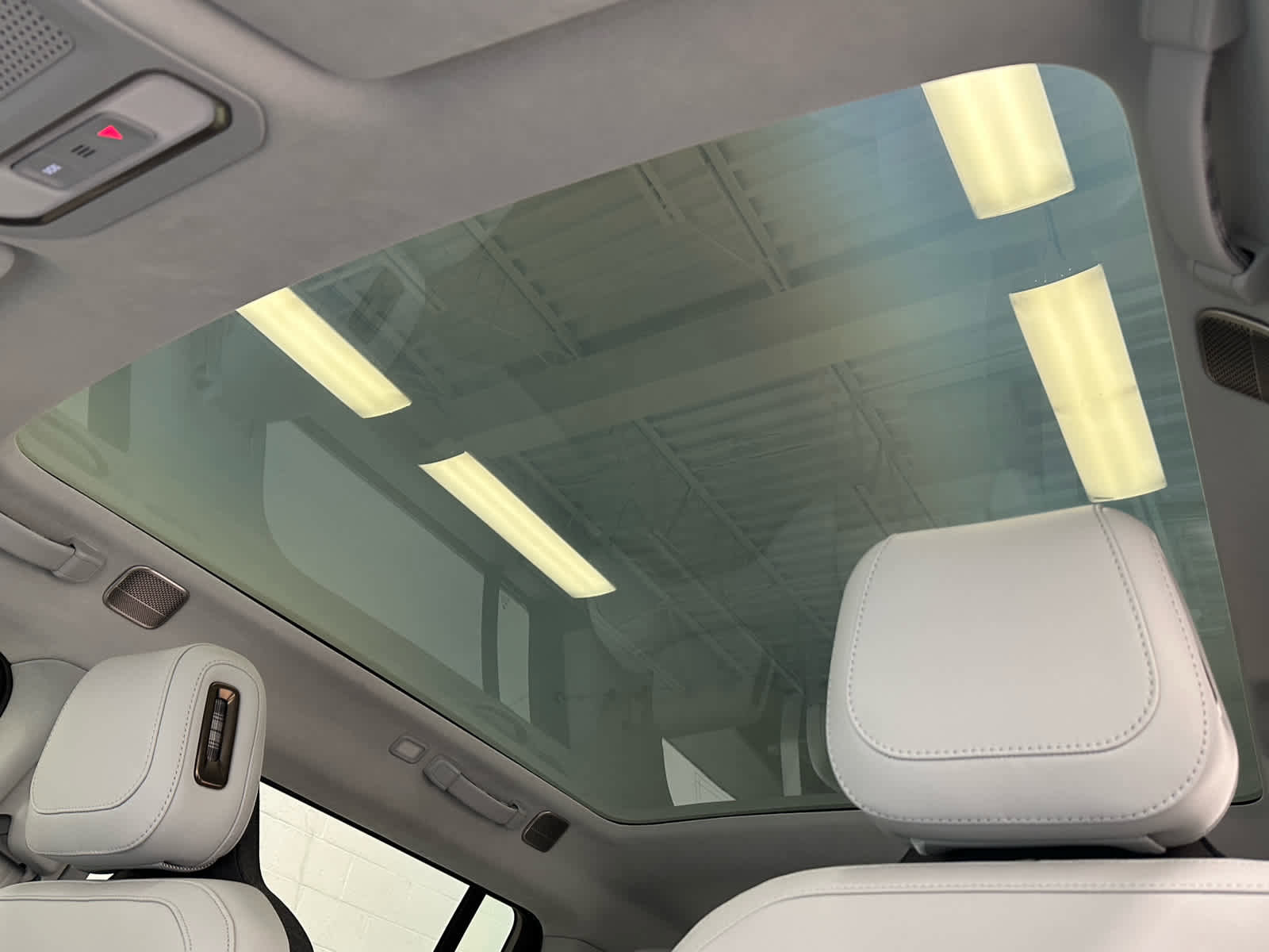 Used 2026 Rivian R1S Premium image 37