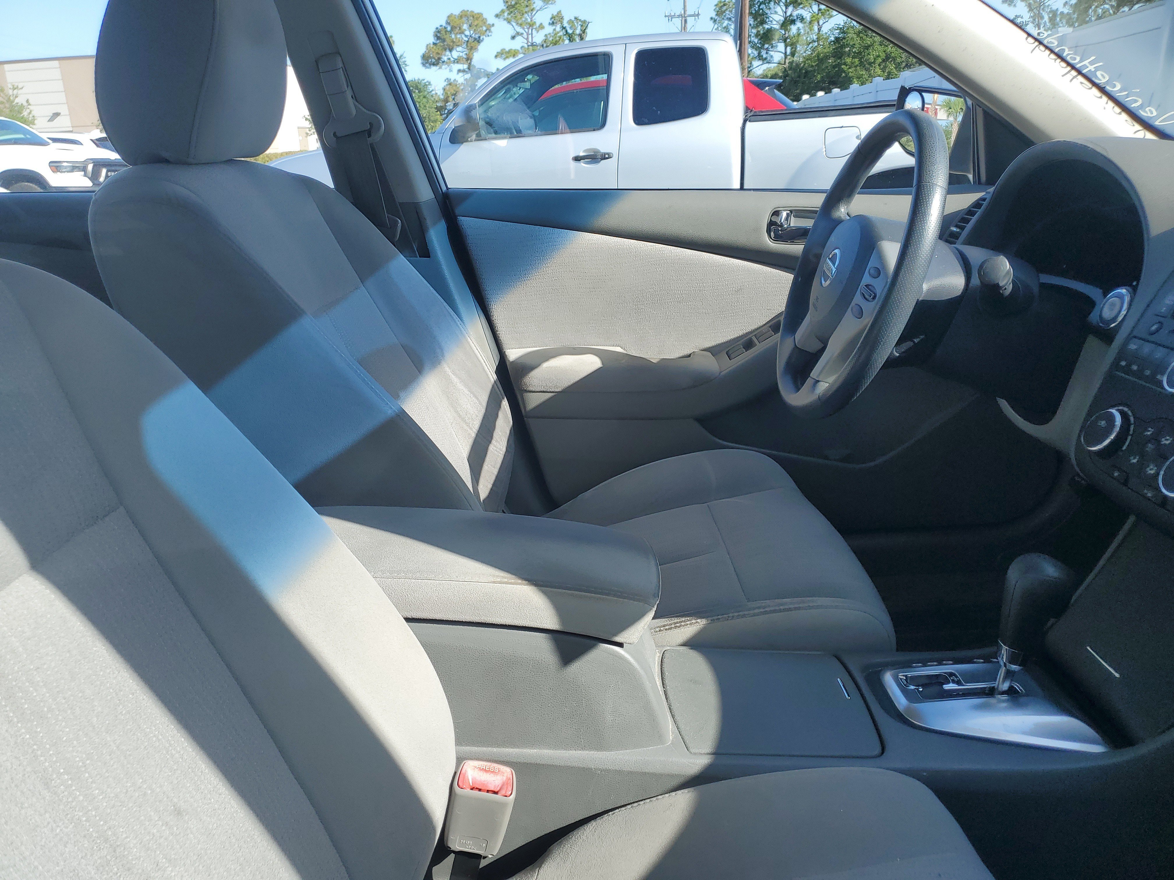 Used 2011 Nissan Altima 2.5 S FWD image 9