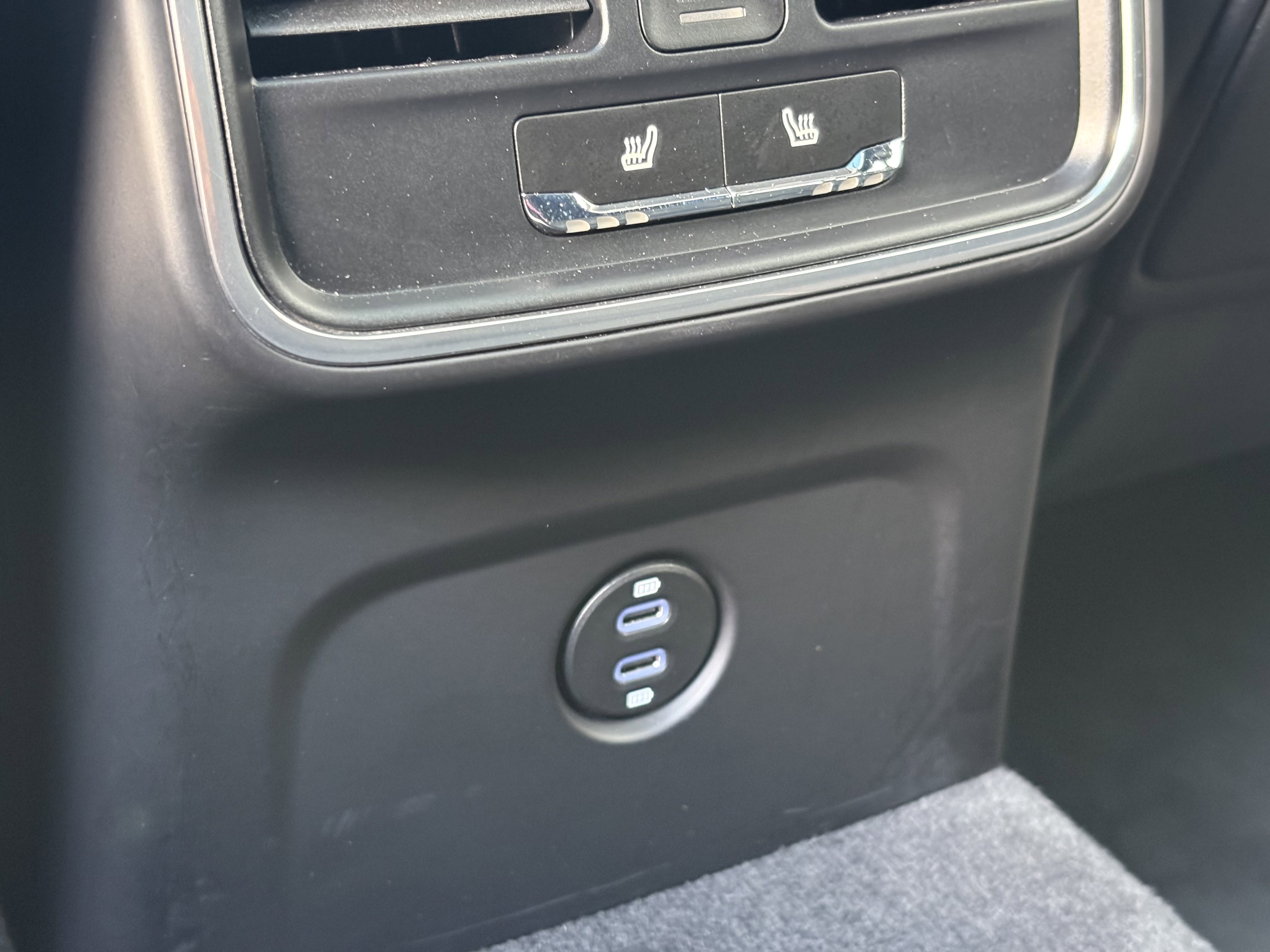 Used 2024 Porsche Macan image 13