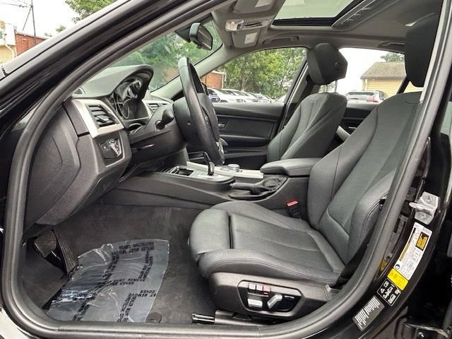Used 2018 BMW 320i xDrive Sedan AWD/4WD image 11