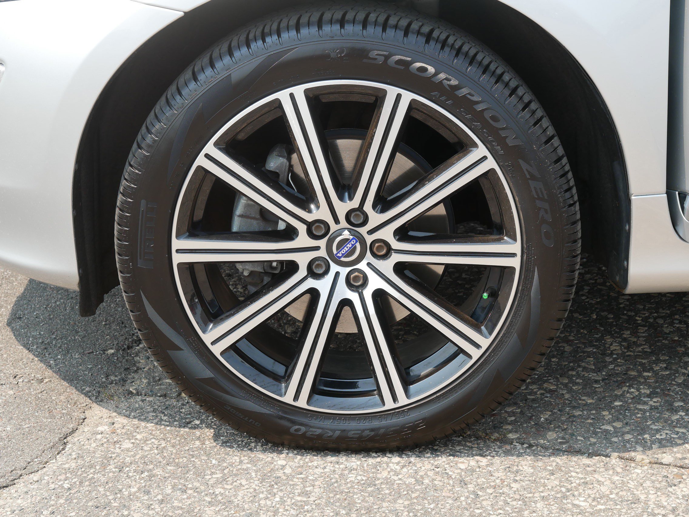 Used 2015 Volvo XC60 T6 w/ Proximity Package AWD/4WD image 15