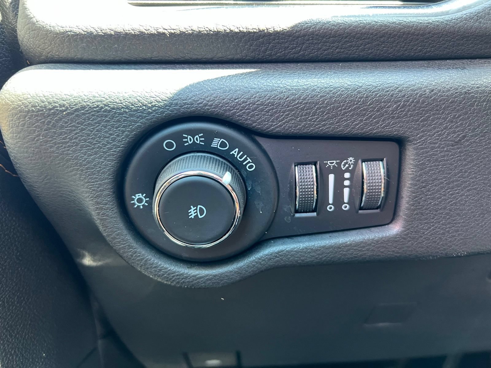 Used 2023 Chrysler Pacifica Pinnacle FWD image 41