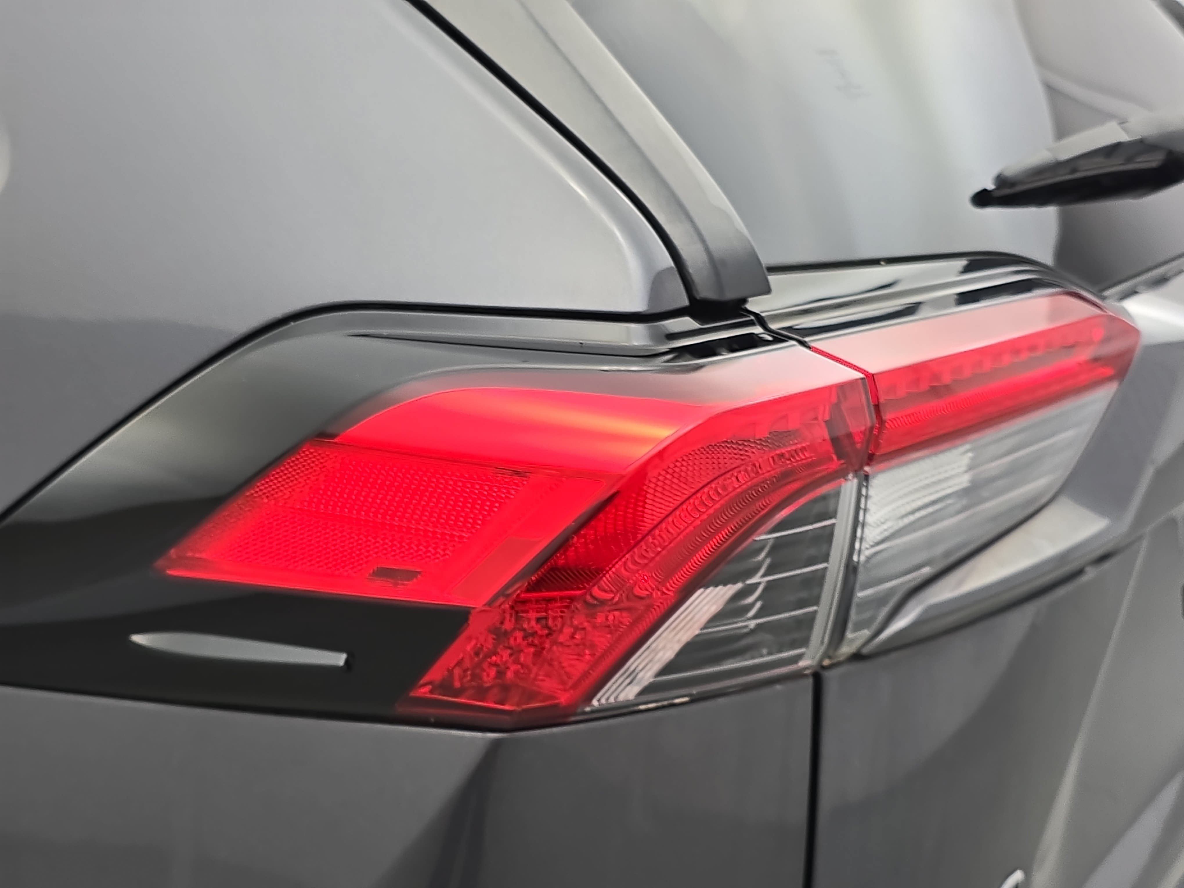 Used 2019 Toyota RAV4 LE FWD image 32