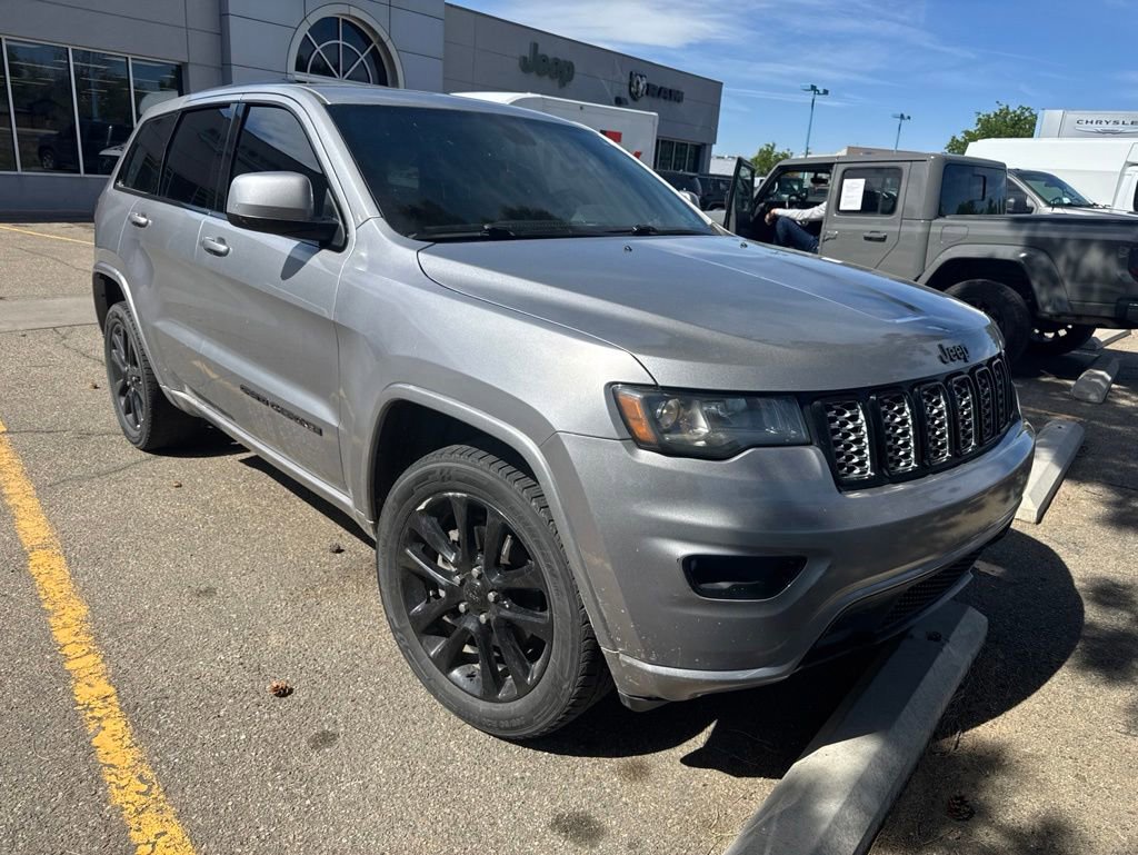 Used 2018 Jeep Grand Cherokee Altitude AWD/4WD image 3