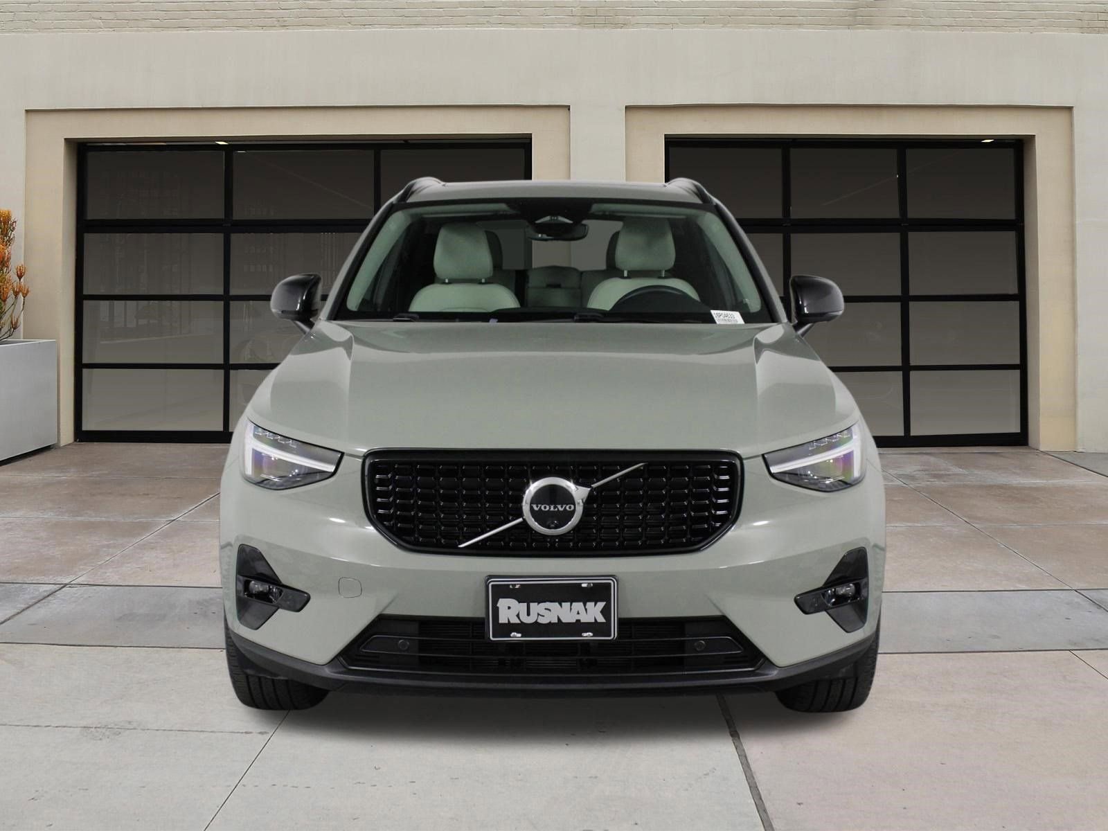 Certified 2023 Volvo XC40 B5 Ultimate w/ Protection Package Premier AWD/4WD image 6