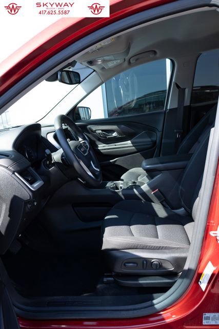 Used 2023 GMC Terrain SLE w/ Driver Convenience Package image 17
