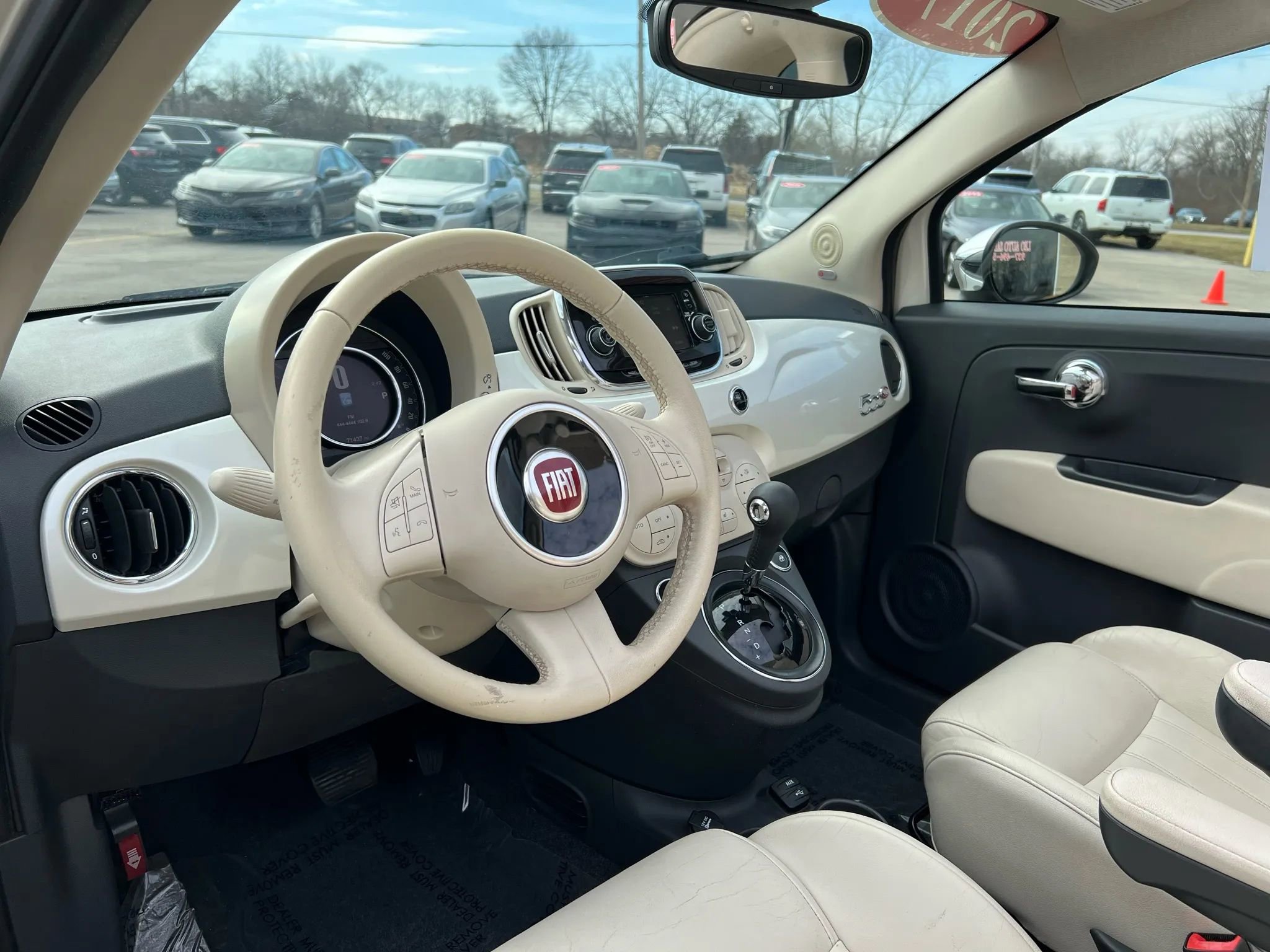 Used 2017 FIAT 500 Lounge image 10