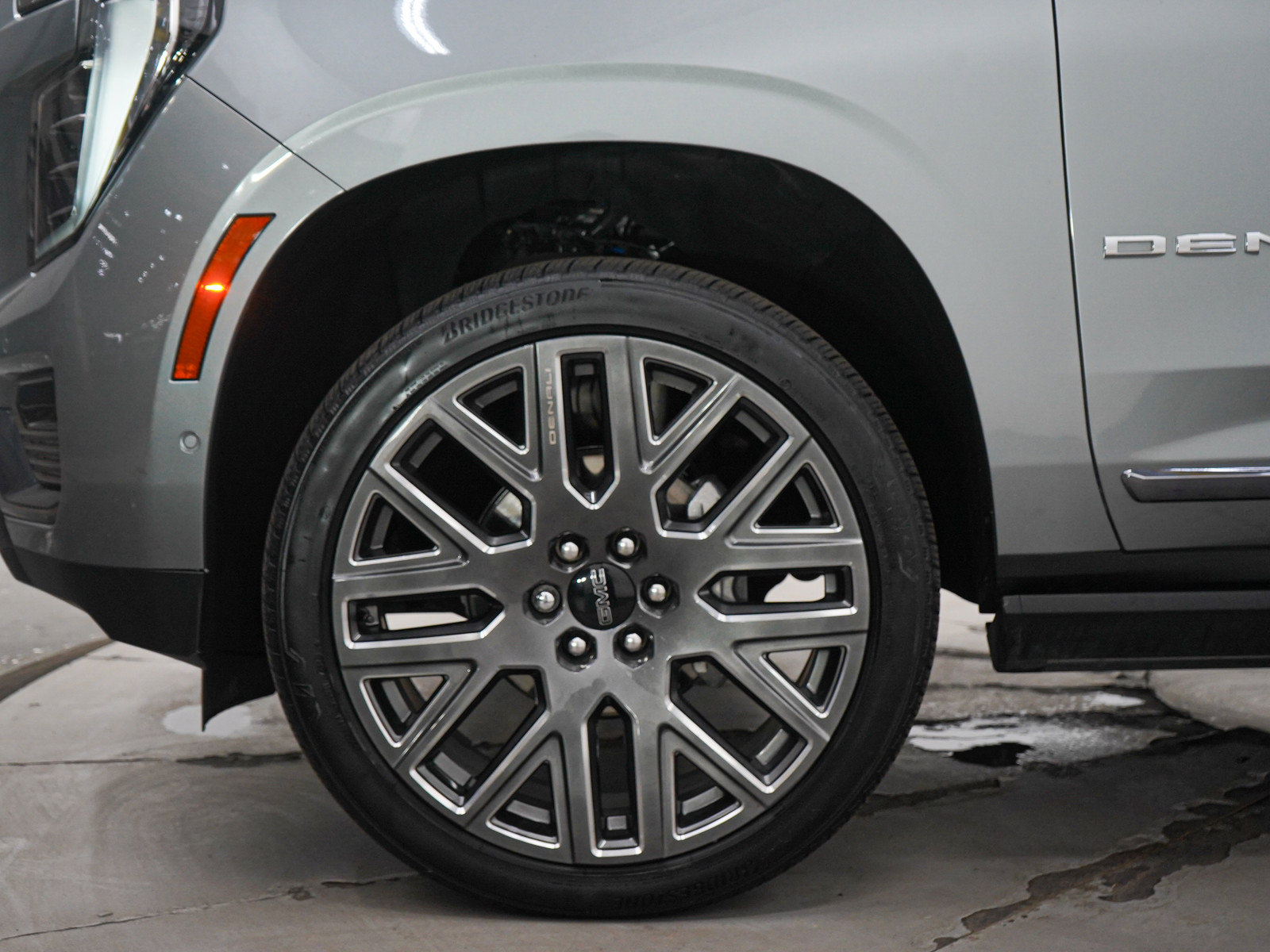 Used 2025 GMC Yukon XL Denali Ultimate w/ LPO, Floor Liner Package AWD/4WD image 34