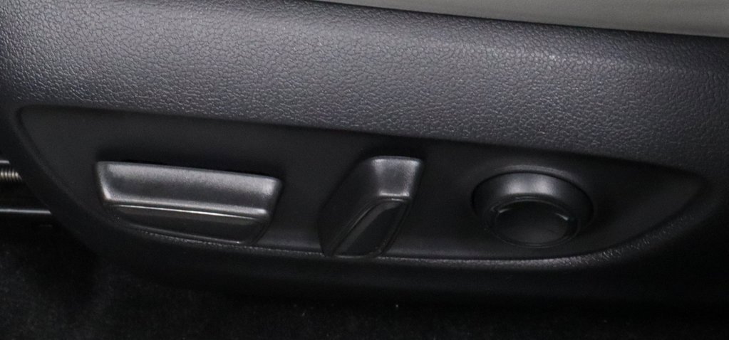 Used 2020 Toyota RAV4 Limited image 24