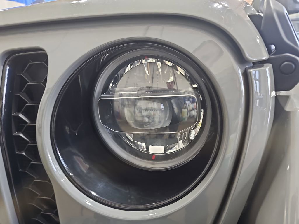 Certified 2022 Jeep Gladiator Overland image 31