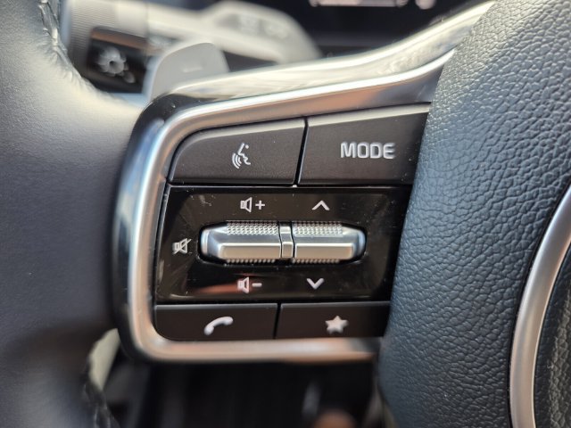 Used 2025 Kia Carnival EX FWD image 21