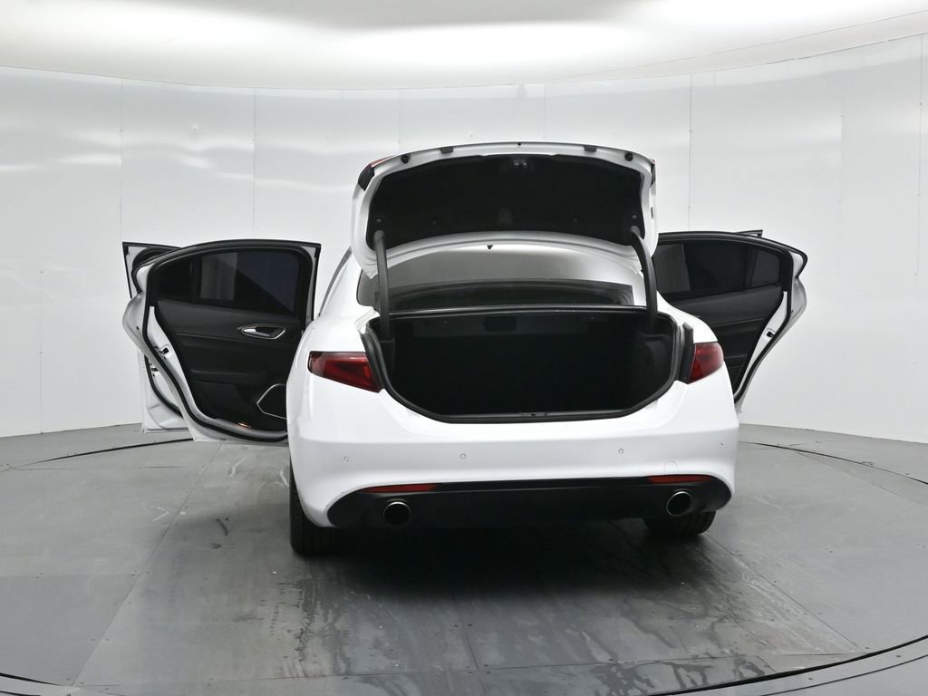 Used 2021 Alfa Romeo Giulia Ti w/ Nero Edizione image 34