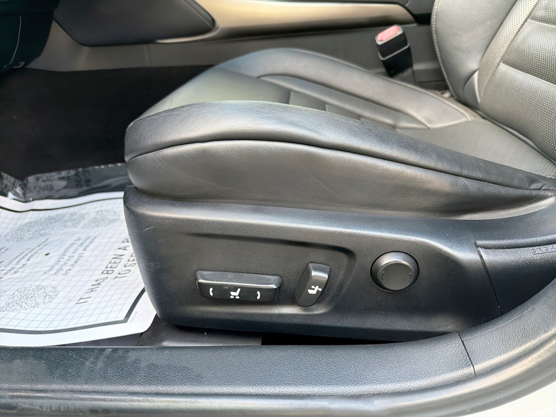 Used 2018 Lexus IS 300 F Sport w/ F Sport Package RWD image 14