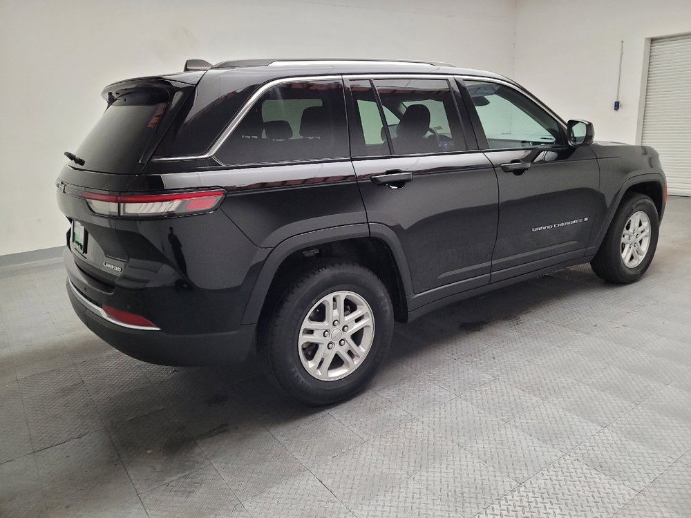Used 2024 Jeep Grand Cherokee Laredo RWD image 9