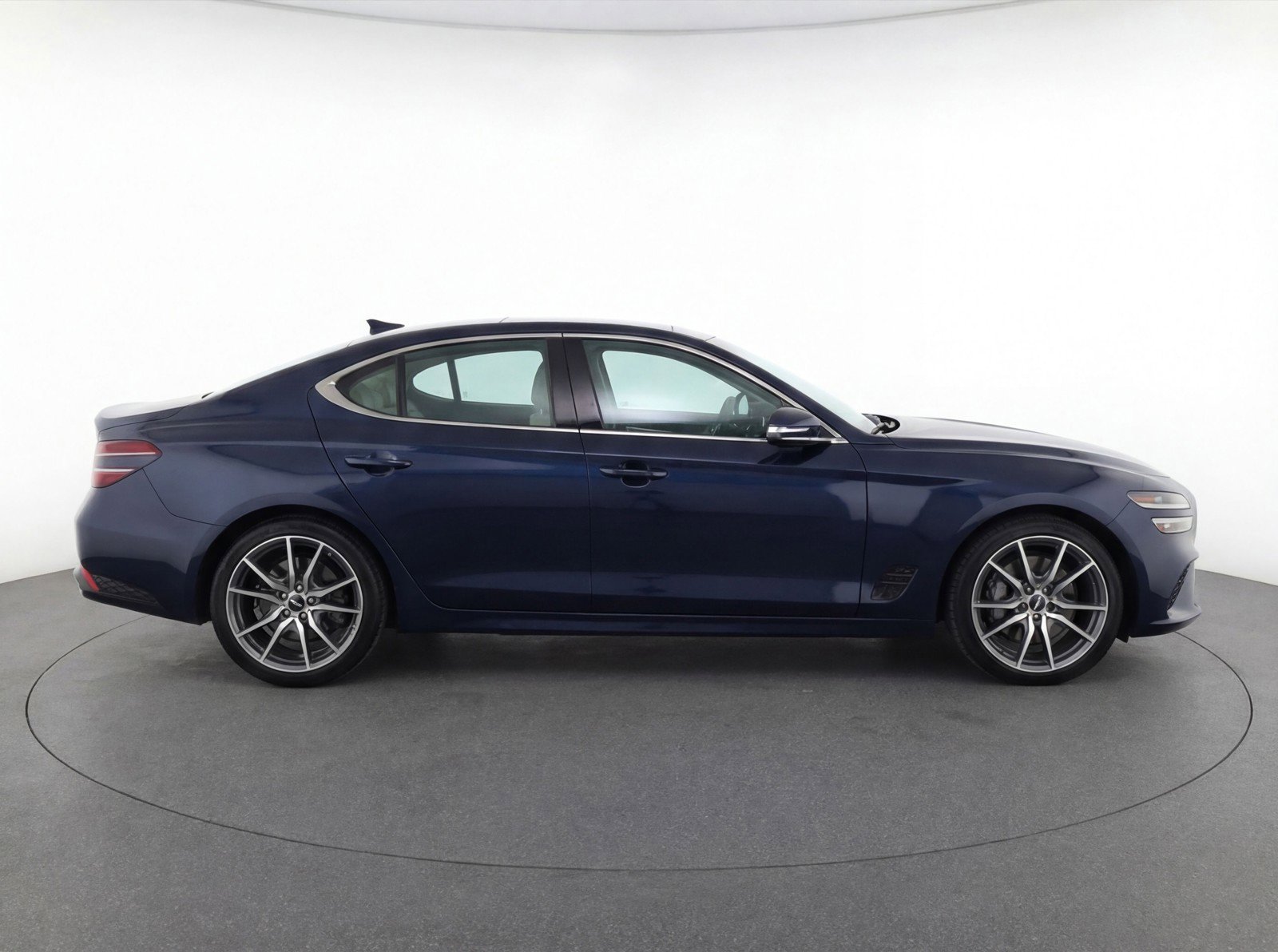 Used 2025 Genesis G70 2.5T image 11