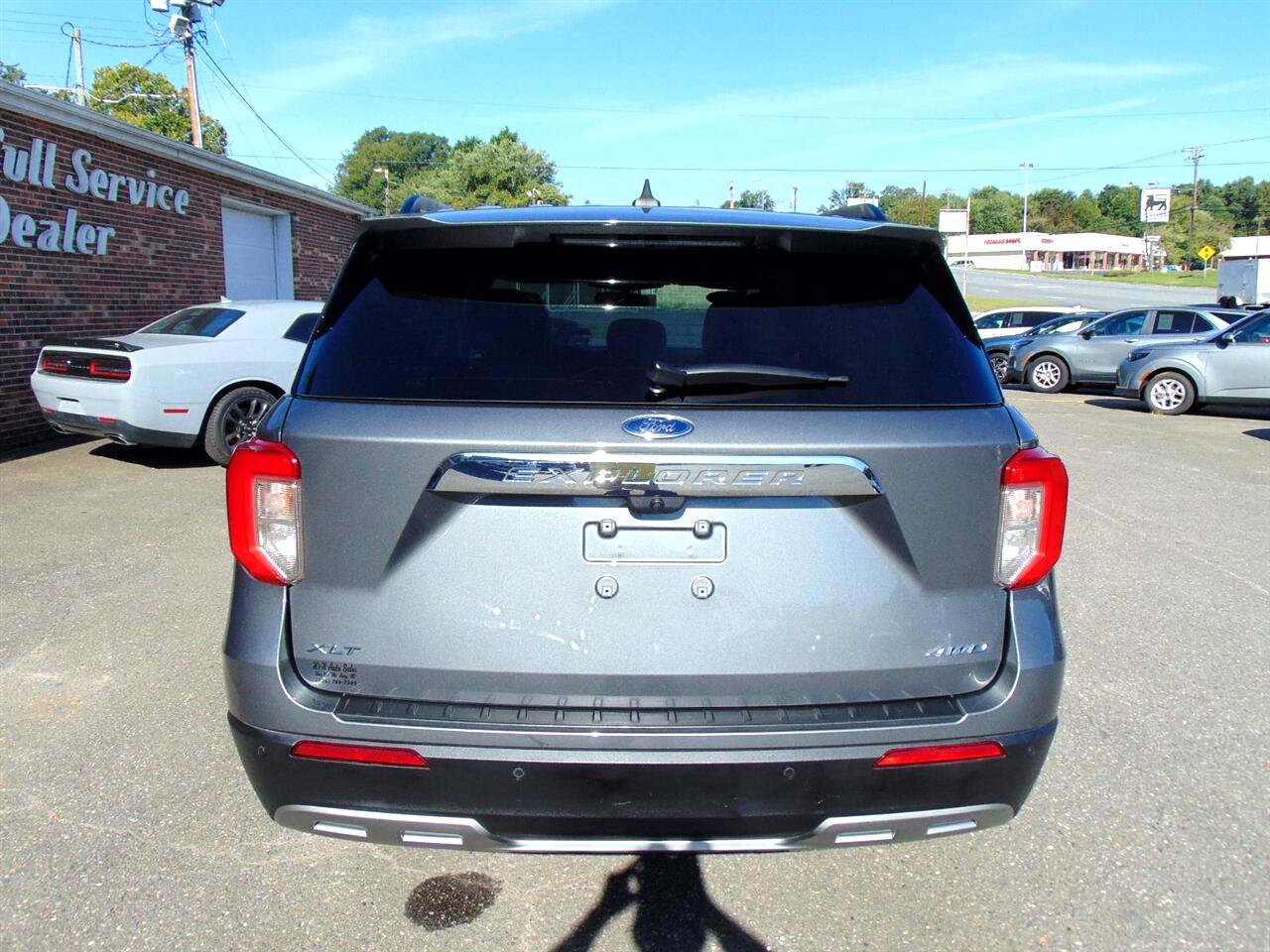 Used 2023 Ford Explorer XLT w/ Equipment Group 202A image 6