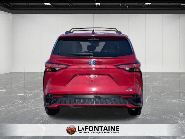 Used 2024 Toyota Sienna XSE image 4
