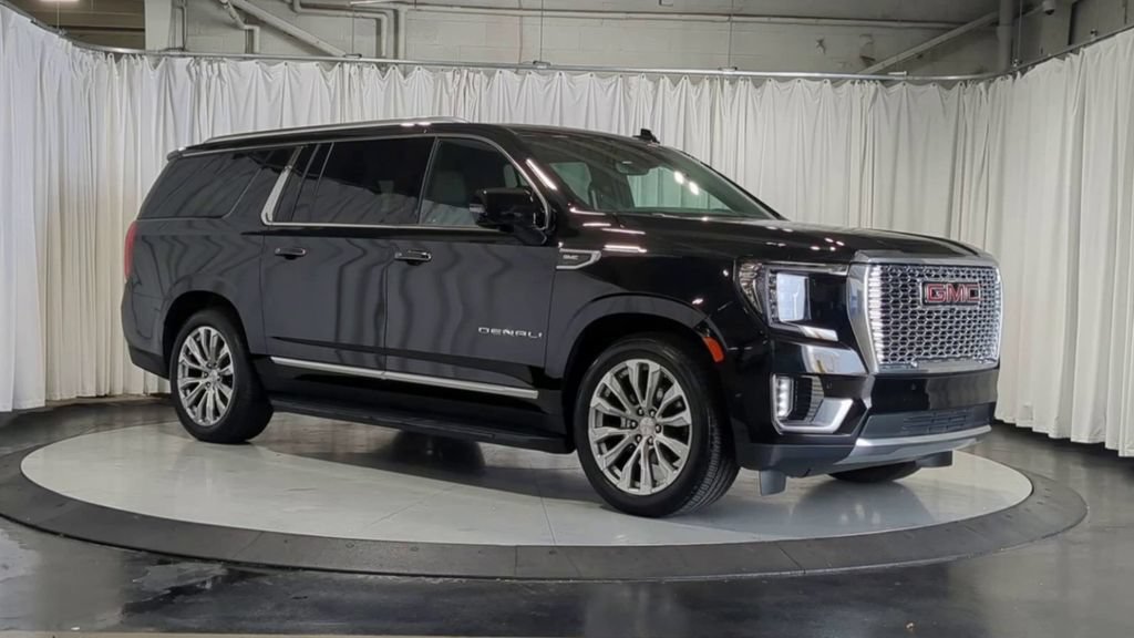 Used 2024 GMC Yukon XL Denali w/ Advanced Technology Package AWD/4WD image 2