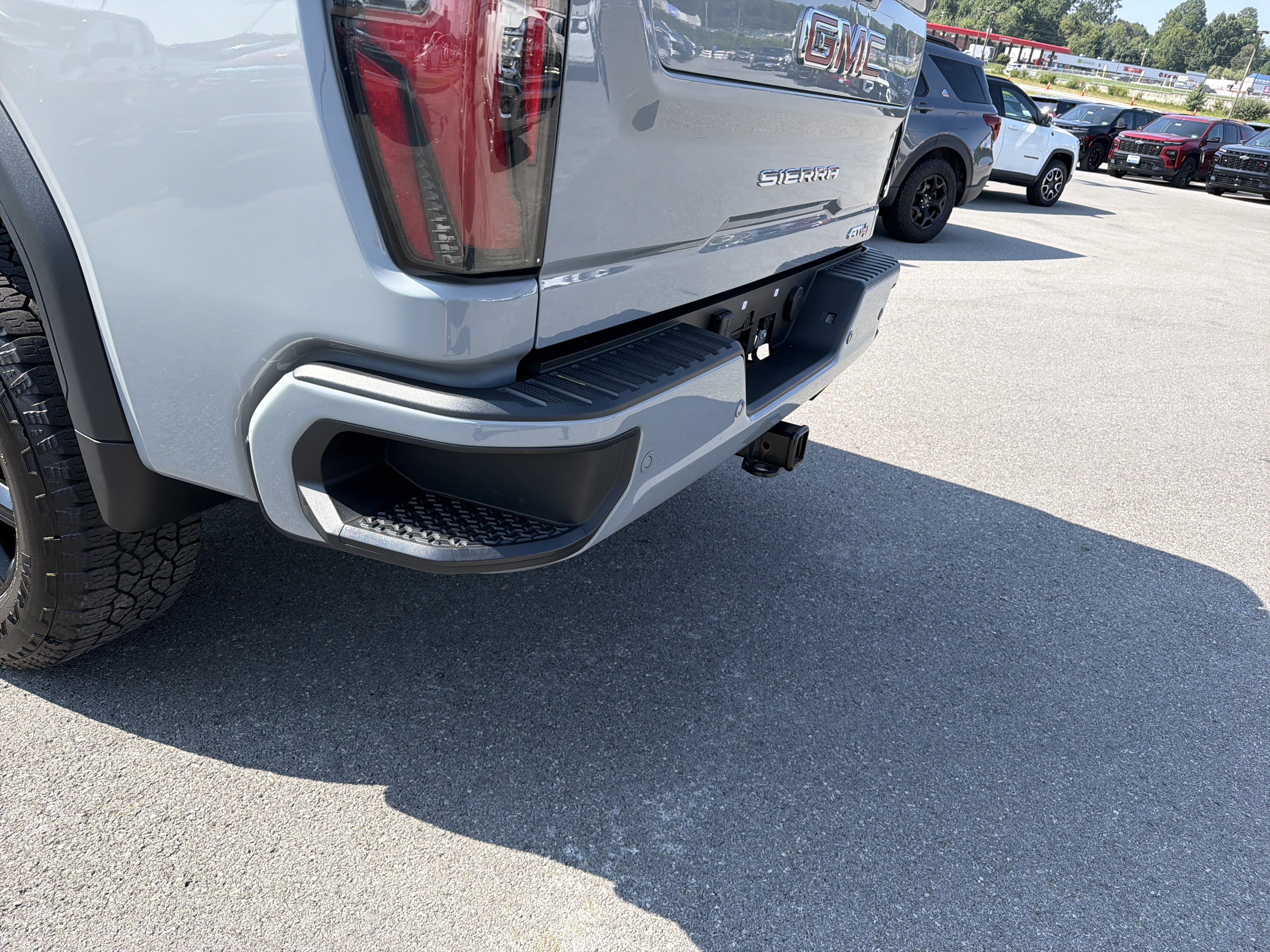 Used 2025 GMC Sierra 2500 AT4 w/ AT4 Premium Plus Package AWD/4WD image 9