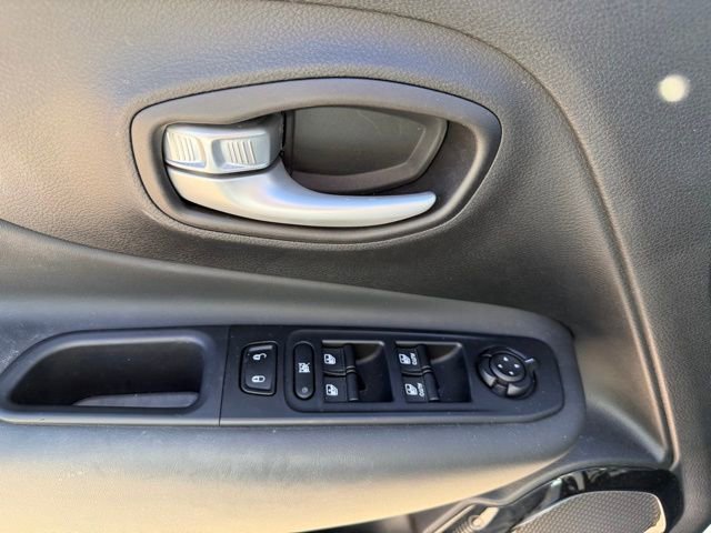 Used 2023 Jeep Renegade Altitude image 16