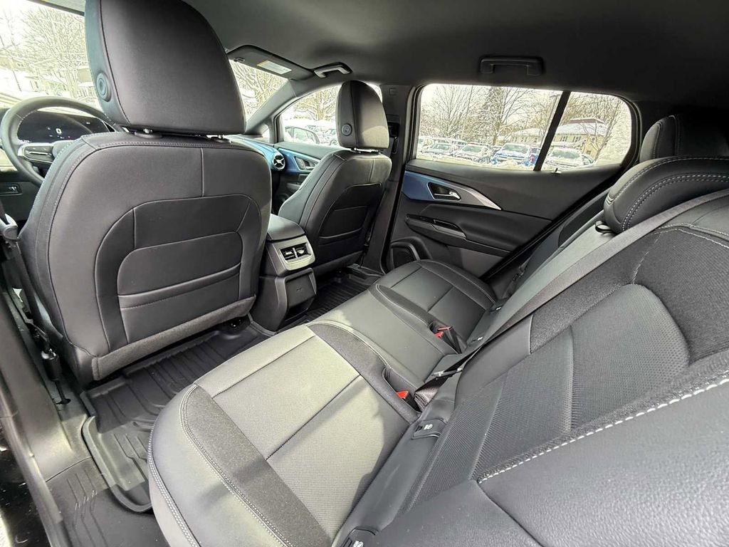 Used 2025 Chevrolet Equinox EV LT w/ Convenience Package image 21