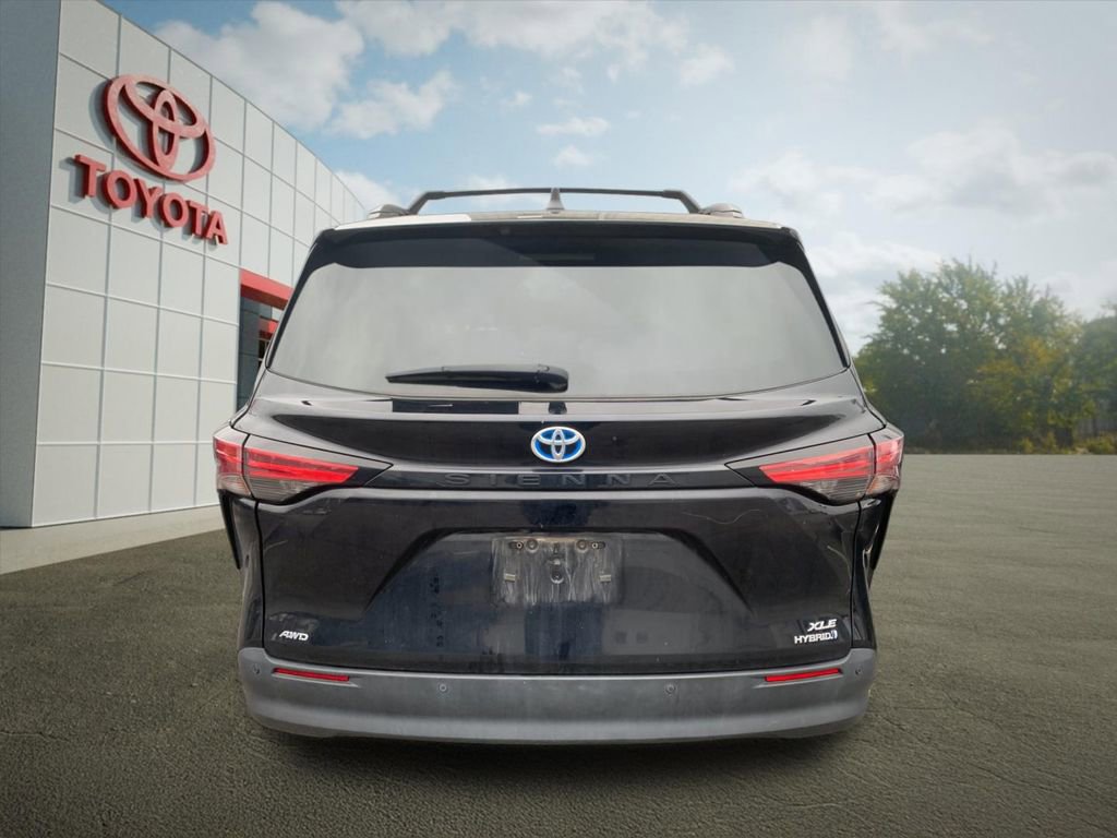 Used 2022 Toyota Sienna XLE w/ XLE Plus Package image 3