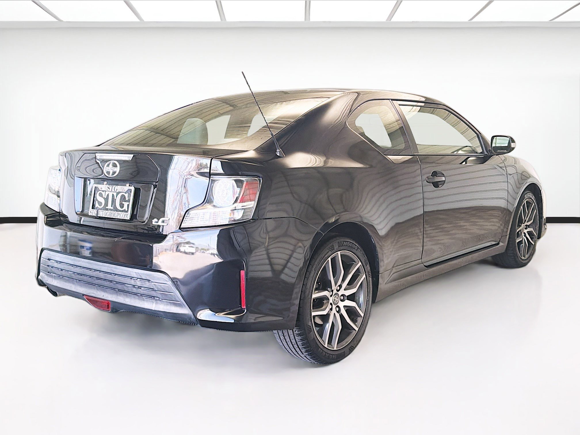 Used 2015 Scion tC image 4