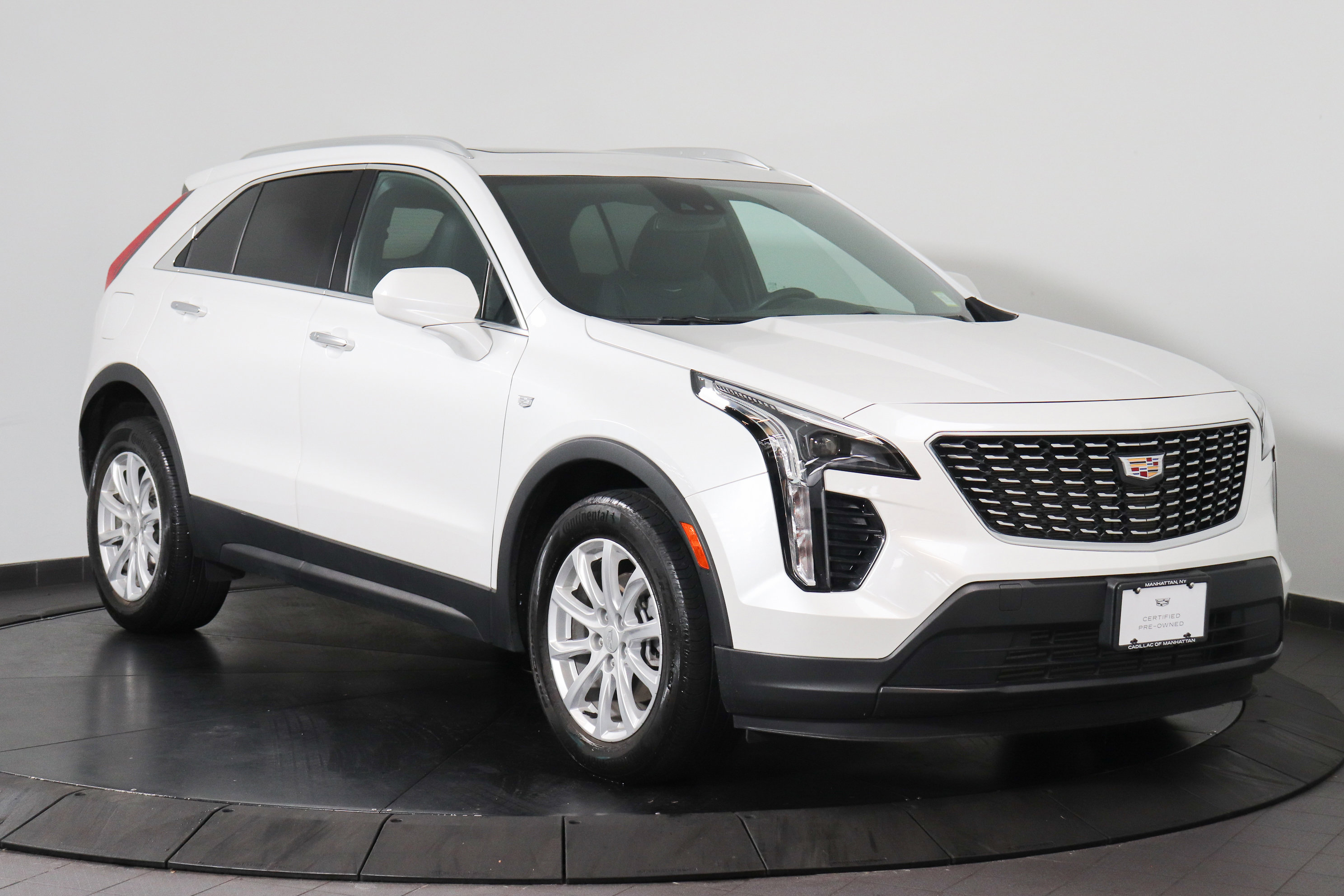 Used 2023 Cadillac XT4 Luxury w/ Cold Weather Package AWD/4WD image 7