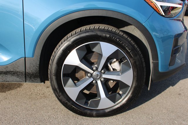 Used 2025 Volvo XC40 B5 Plus image 40