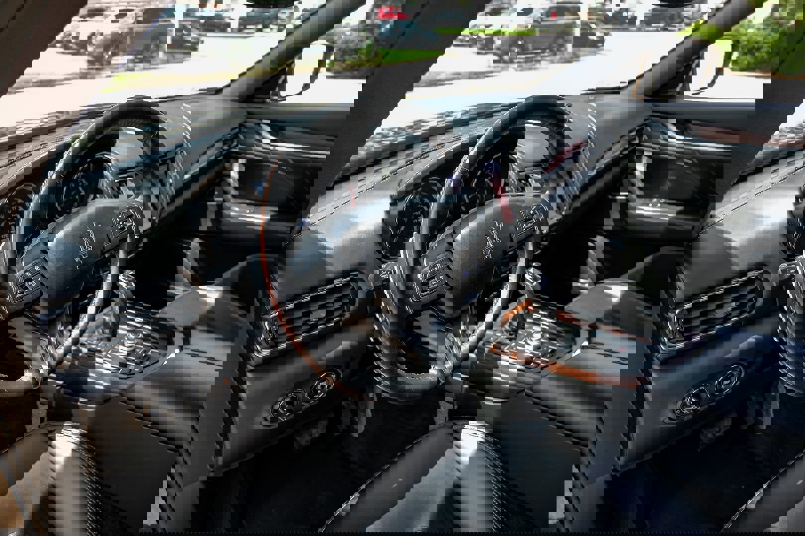 Used 2019 Maserati Levante S GranLusso image 3