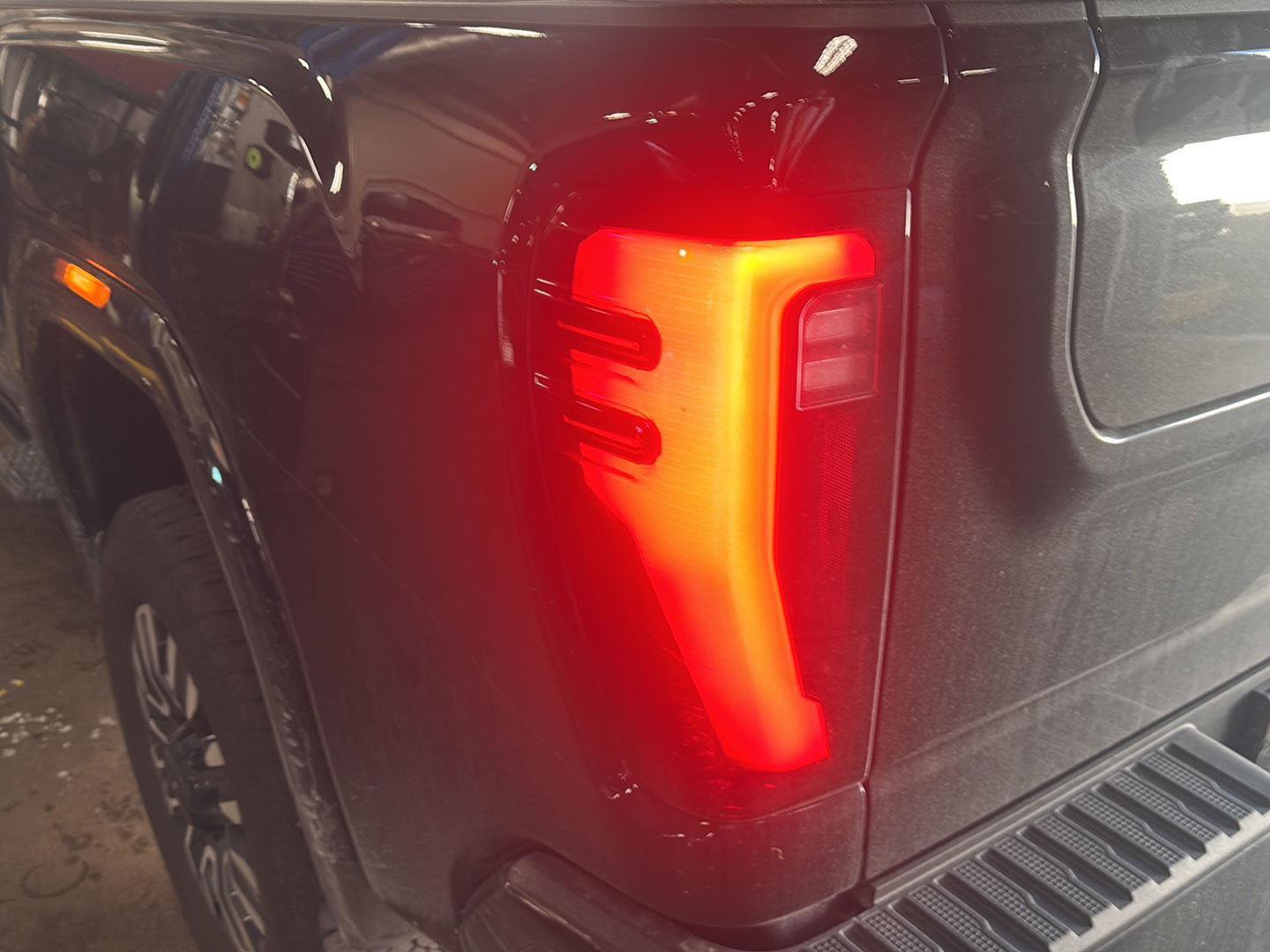 Used 2025 GMC Sierra 3500 Denali Ultimate image 3