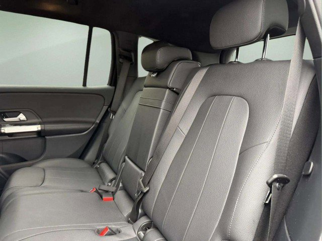 Certified 2022 Mercedes-Benz GLB 250 4MATIC image 22