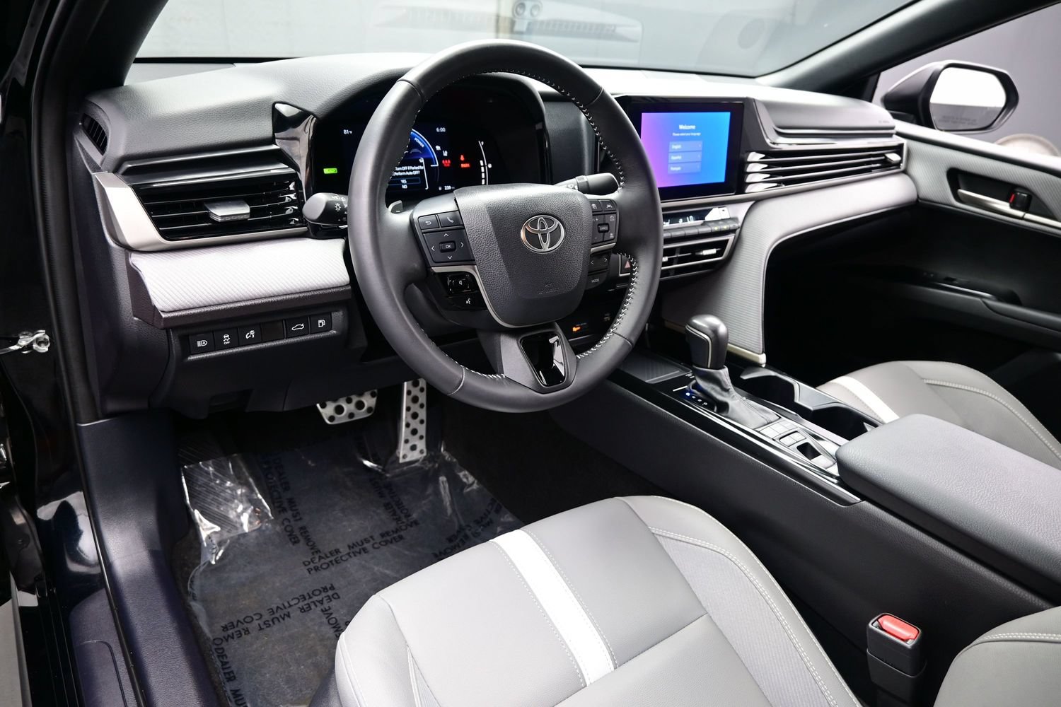 Used 2025 Toyota Camry SE AWD/4WD image 13