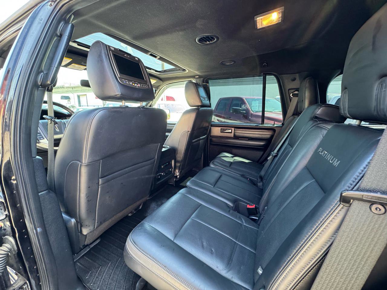 Used 2016 Ford Expedition Platinum image 17