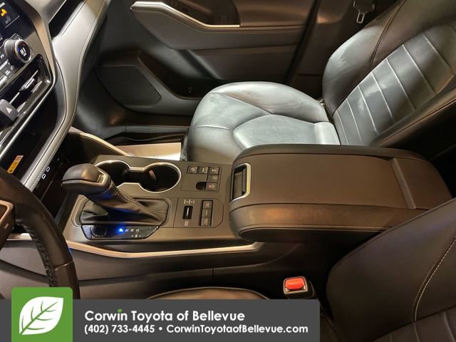 Used 2023 Toyota Highlander XLE image 18