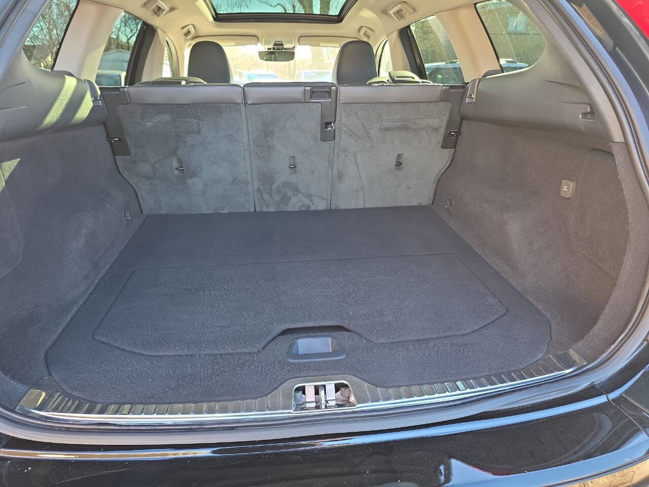 Used 2016 Volvo XC60 T6 w/ Protection Package image 25