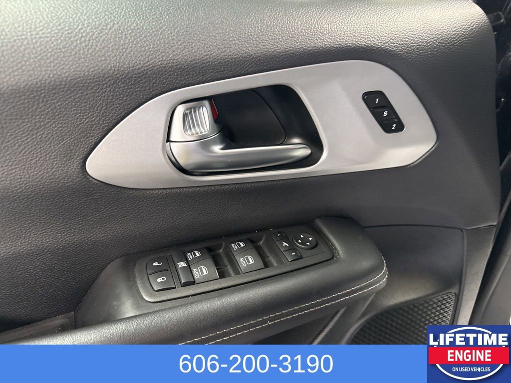 Used 2025 Chrysler Pacifica Limited FWD image 26